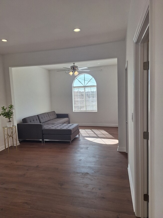 Photo - 4361 Camero Ave