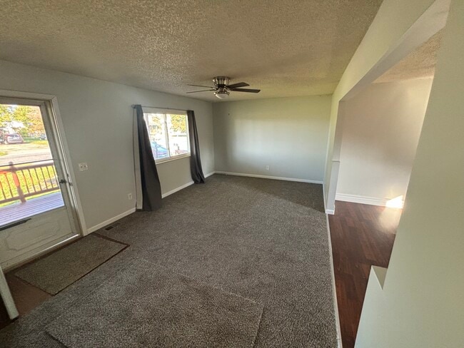 Photo - Columbine Ave