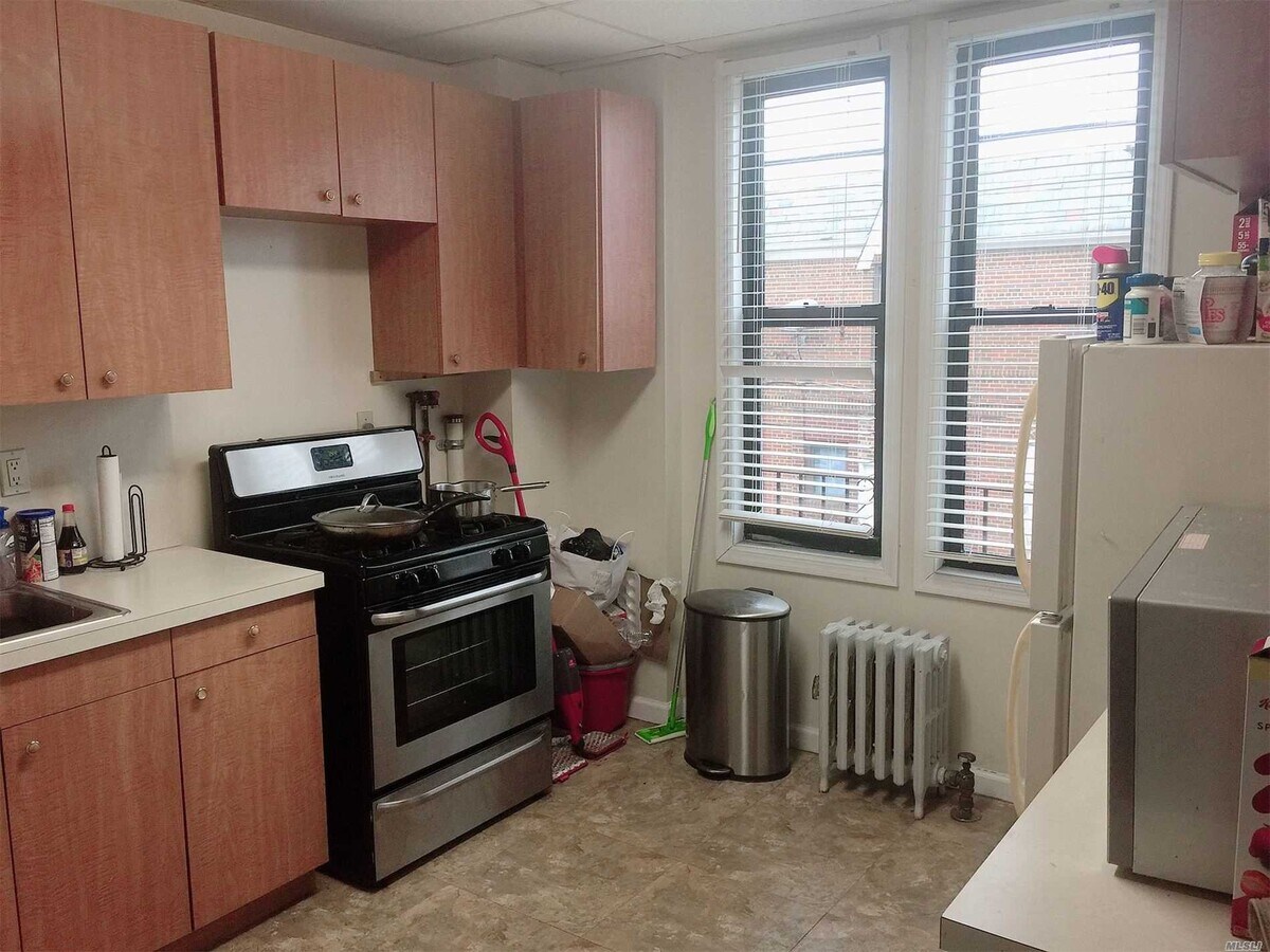 266 Jericho Turnpike Apartment For Rent in Mineola, NY