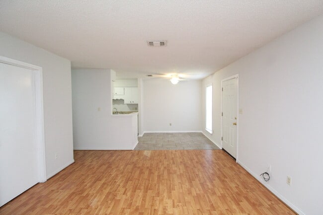 Photo - Updated 2BR/2BA Apartment Near UWF, Cordova Mall & Pensacola Airport Unit D16