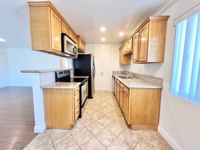 Photo - 675 Euclid Ave Unit #3