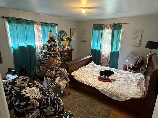 Photo - Beautiful 6 Bed, 3 Bath House; W/D Include...