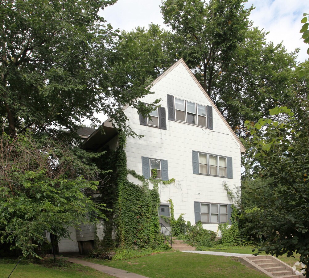 Primary Photo - 2604 Fremont Ave S Apartments