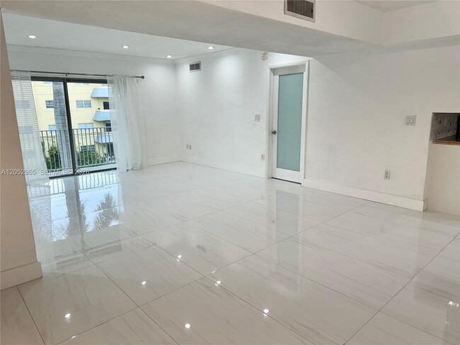 Photo - 7401 SW 82nd St Unit 303S