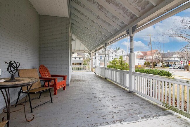 Front Porch - 45 S Wyoming Ave Unidad 1