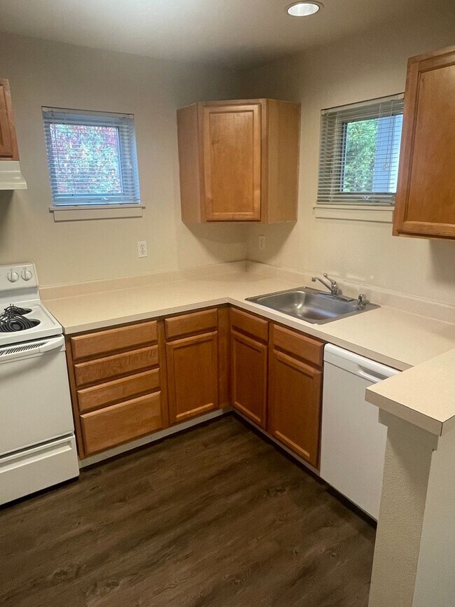 Photo - Orliss Apartment (Garden Court)