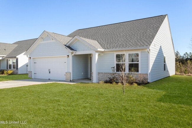 Photo - 3 Bed / 2 Bath Home – Modern Finishes & Convenient Location