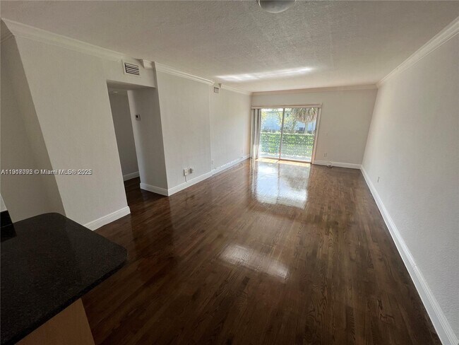 Photo - 980 NE 170th St Unit 204