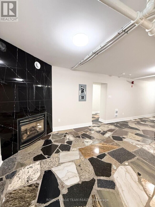 Photo - 325 Cooper St