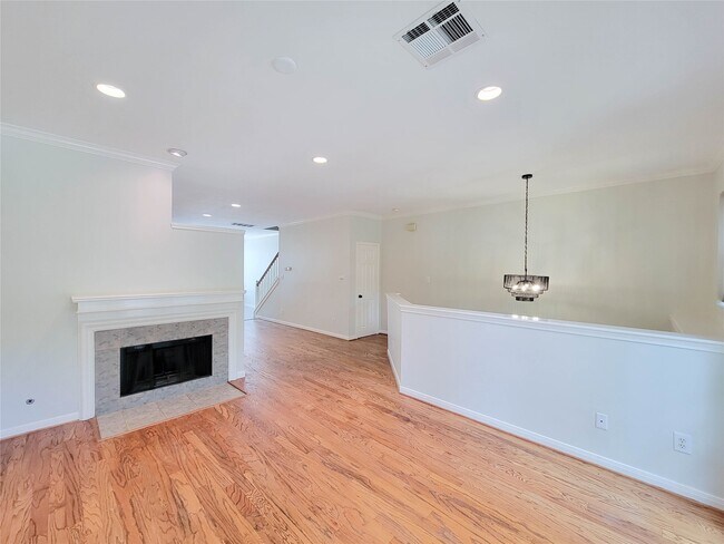 Building Photo - 3010 La Branch St