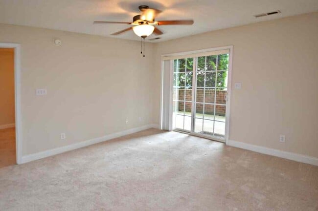 Photo - 623 Wyndhurst Dr