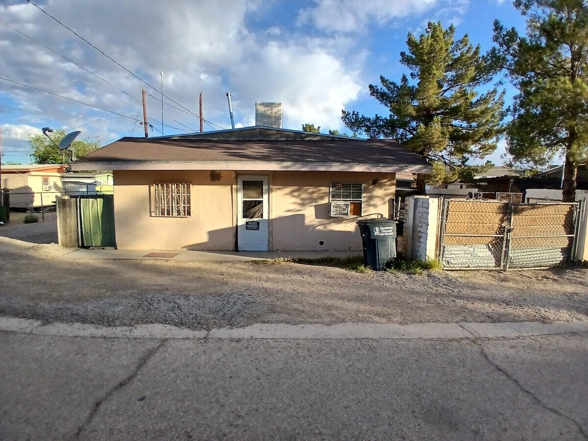 Photo - 130 J Ave NE