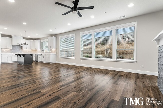 1607 NE 37th Ave