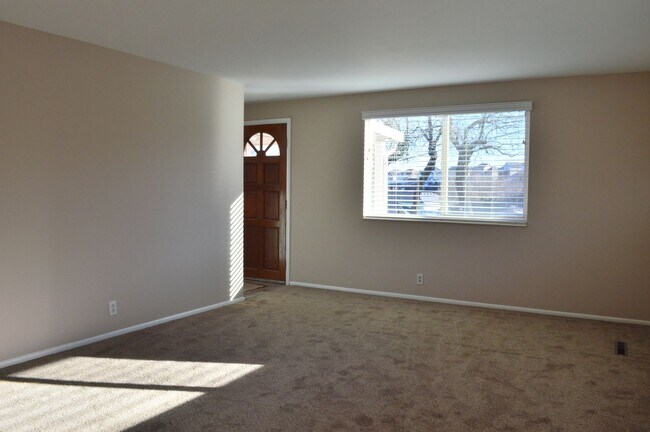 Photo - Beautiful Home in Excellent Murray Location!