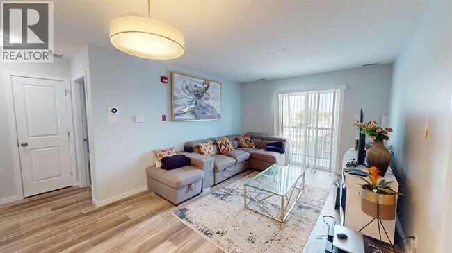 Photo - 10101-10101 101 Ave