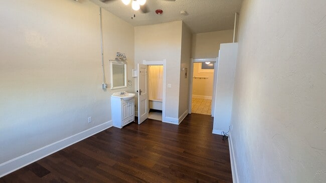 Unit 25 Living to S