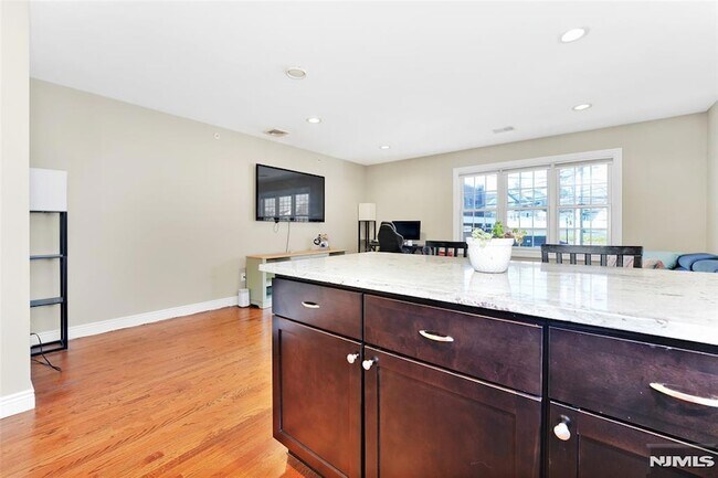 Photo - 210 Hackensack St