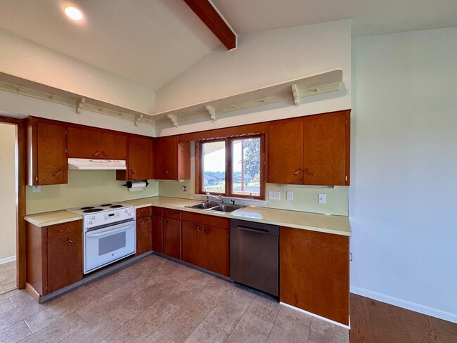 221 Grandview Dr