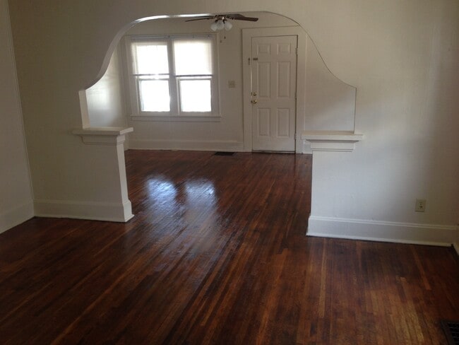 Photo - 3 bed, 1 bath house just steps from Missouri State University