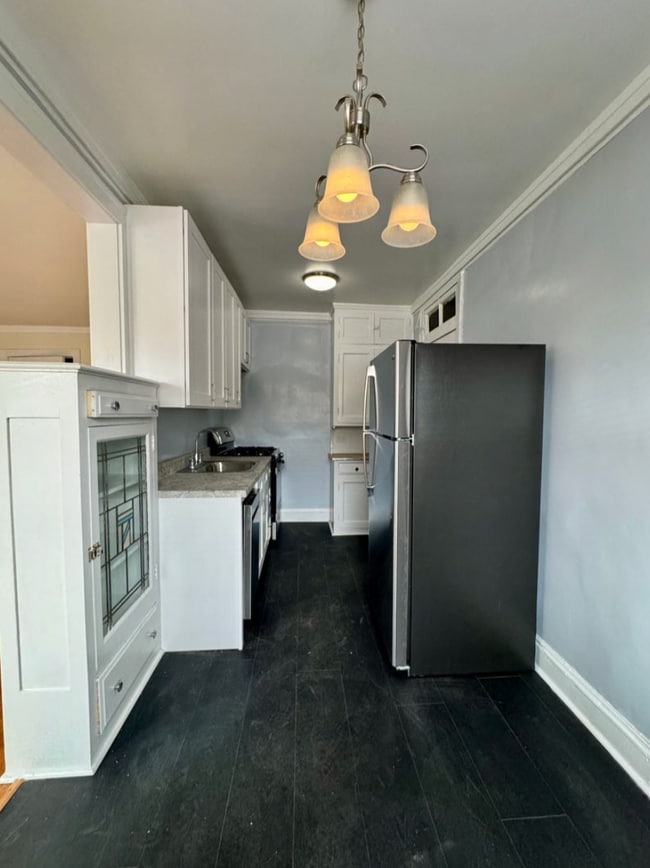 Building Photo - 2420 W Lunt Ave Unit #3E