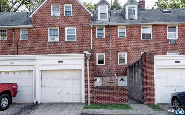Building Photo - 20 Townley Rd Rental