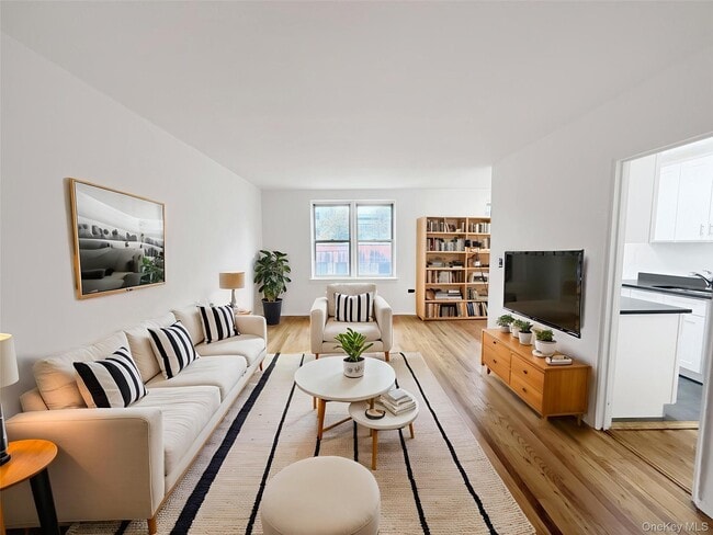 Building Photo - 2630 Kingsbridge Terrace Unit 5TU