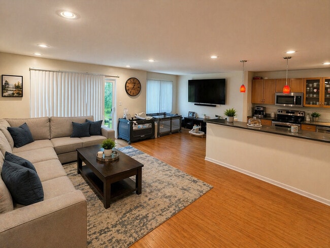 Photo - 878 Swan Ln