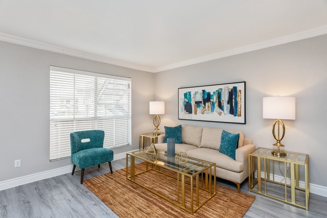 Del Mar Apartments