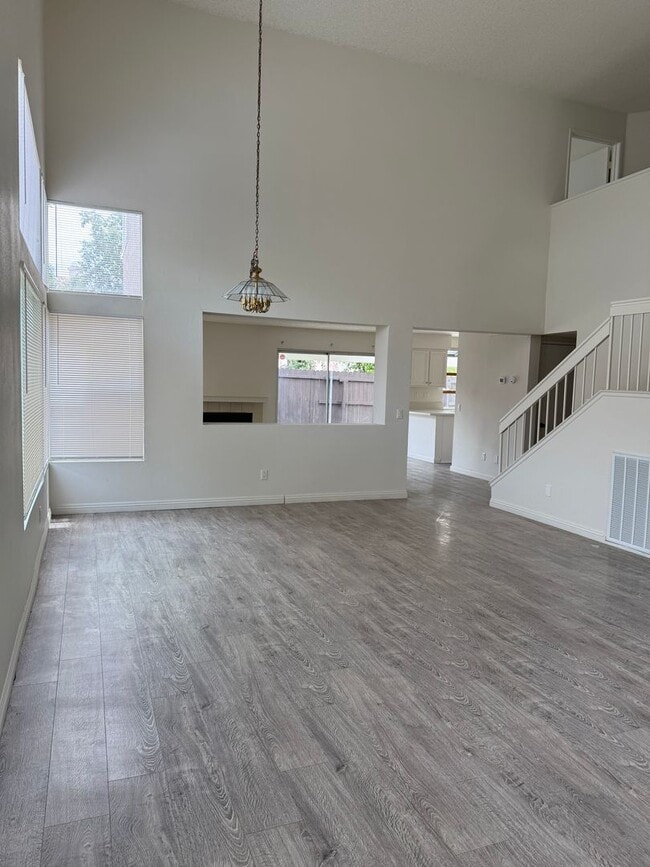 23797 Lone Pine Dr