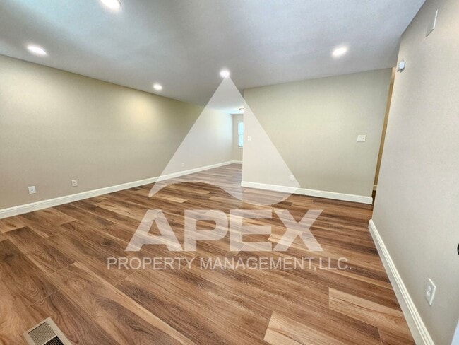 Photo - Renovated - 2 Bd 2.5 Ba Townhouse Duplex w/Huge Bonus room and oversized 1-car garage in West Kno...