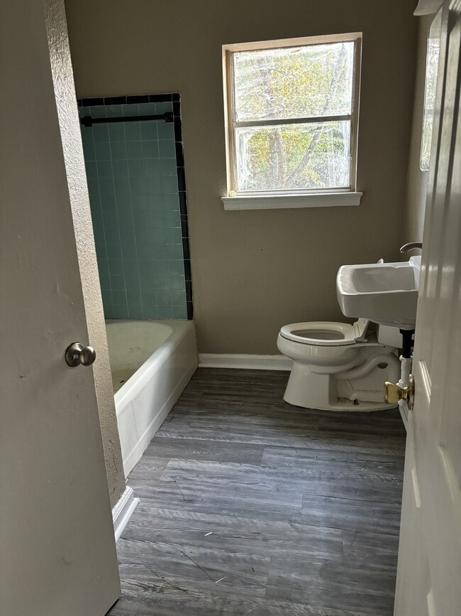 Photo - 612 10th Ave