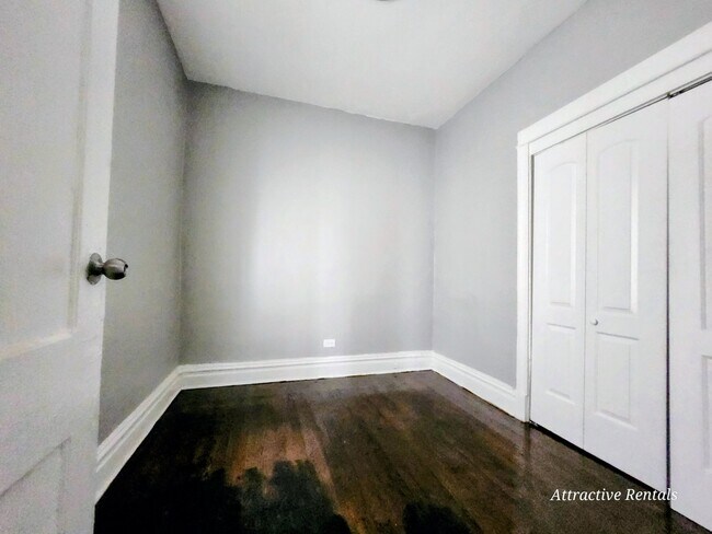 Photo - 6930 S Wabash Ave Unidad 1