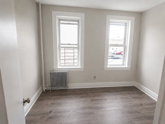 Building Photo - 731 S 13th St