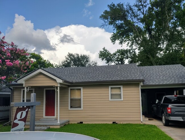 Building Photo - 113 Thelma Dr