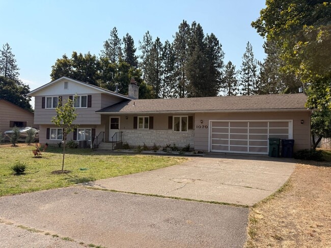 Photo - 1070 E Margaret Ave