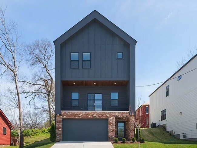 Building Photo - 913 Stockell St Rental