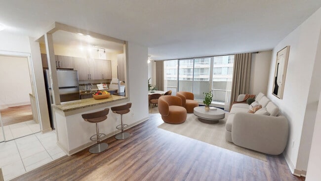 Building Photo - Royal Tower