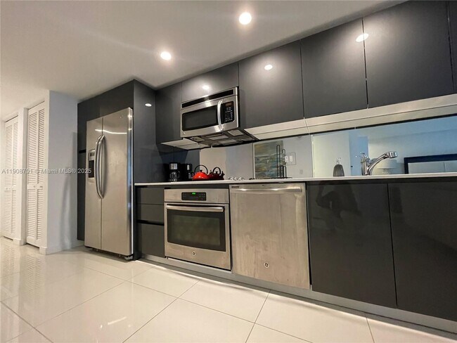 Photo - 31 SE 6th St Unit 2503