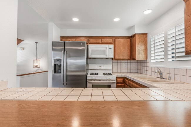 Photo - 225 Rossmore Dr