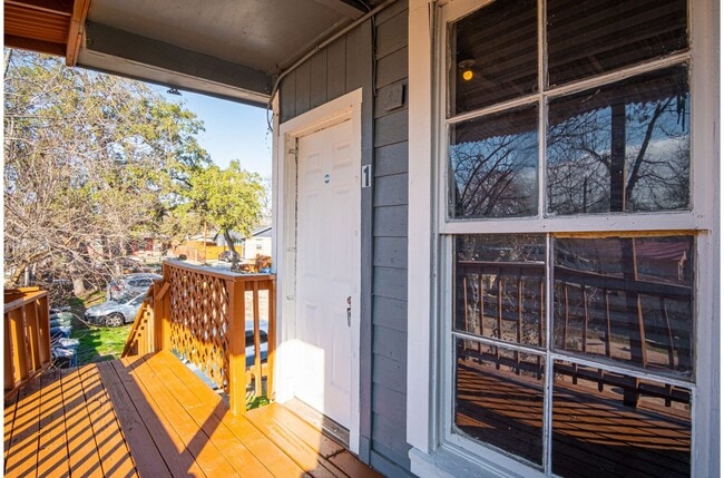 Photo - 150 Bank St Unit A