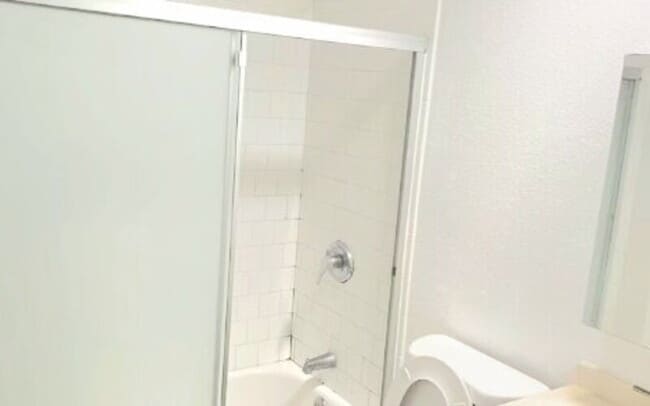 Photo - 844 W 54th St