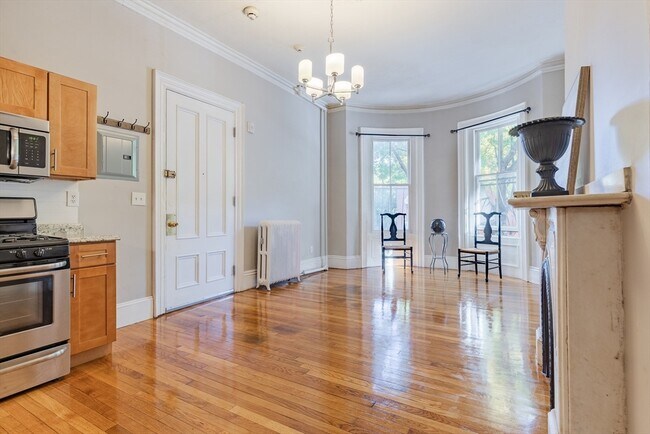 Building Photo - 29 E Concord St Unit 2