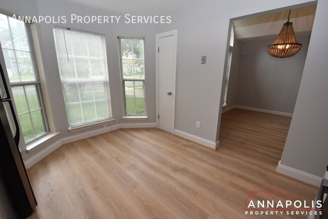 Photo - 906 Windwhisper Ln