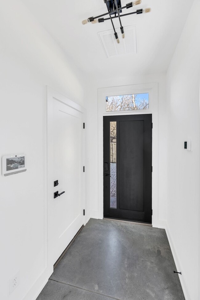 Photo - 16 Willis St