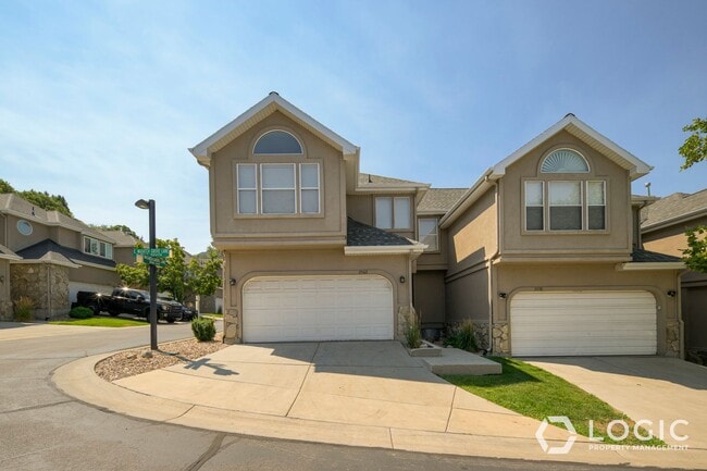 Building Photo - Fully Furnished Row End Townhome!