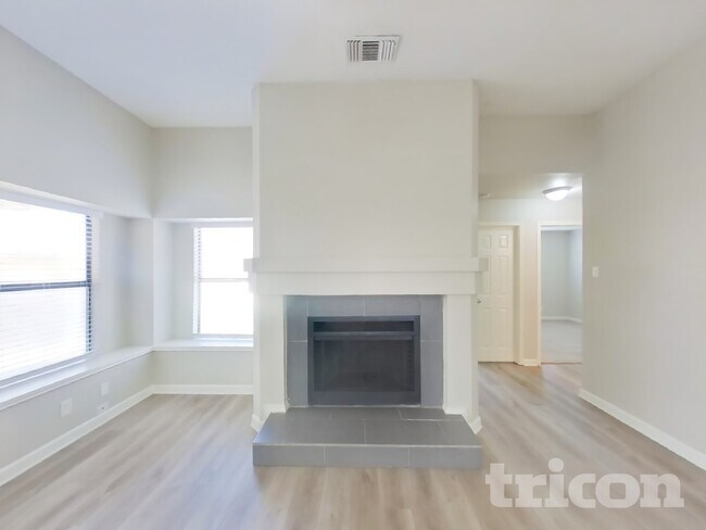 Photo - 7927 Wayside Trail