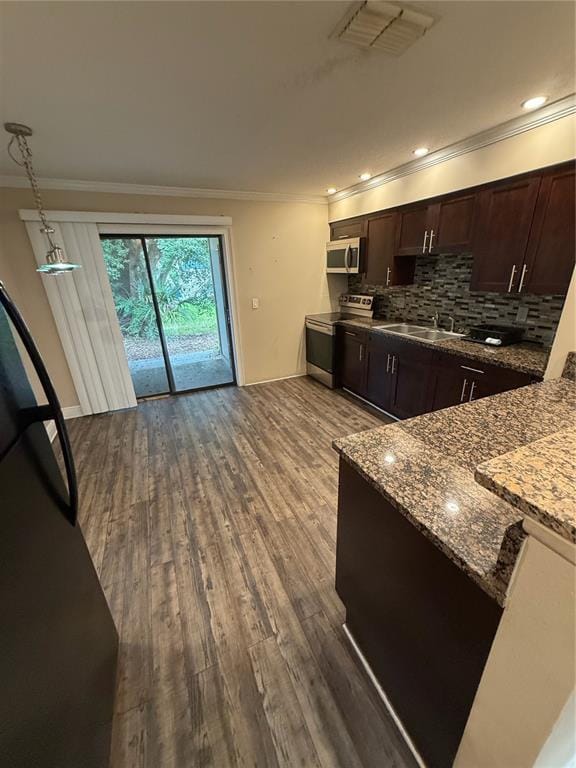 Photo - 447 6th Ave NE