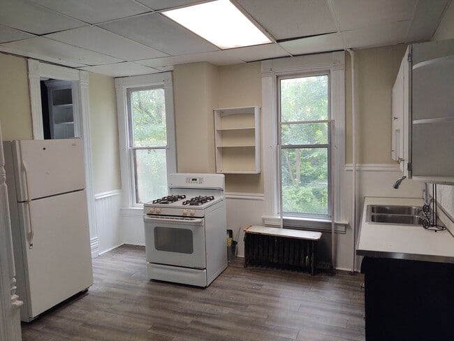 Photo - Very Large 4 Bedroom 2 Bath House