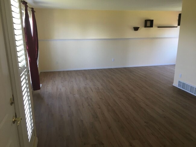 Photo - ***PENDING APPLICATION*** 2 Story Pet Friendly Contemporary 3 Bed Home w/ Views, Yard Service Inc...