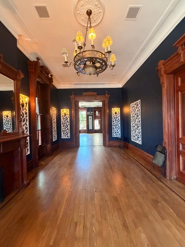 Photo - 241 Lenox Ave Unidad 2